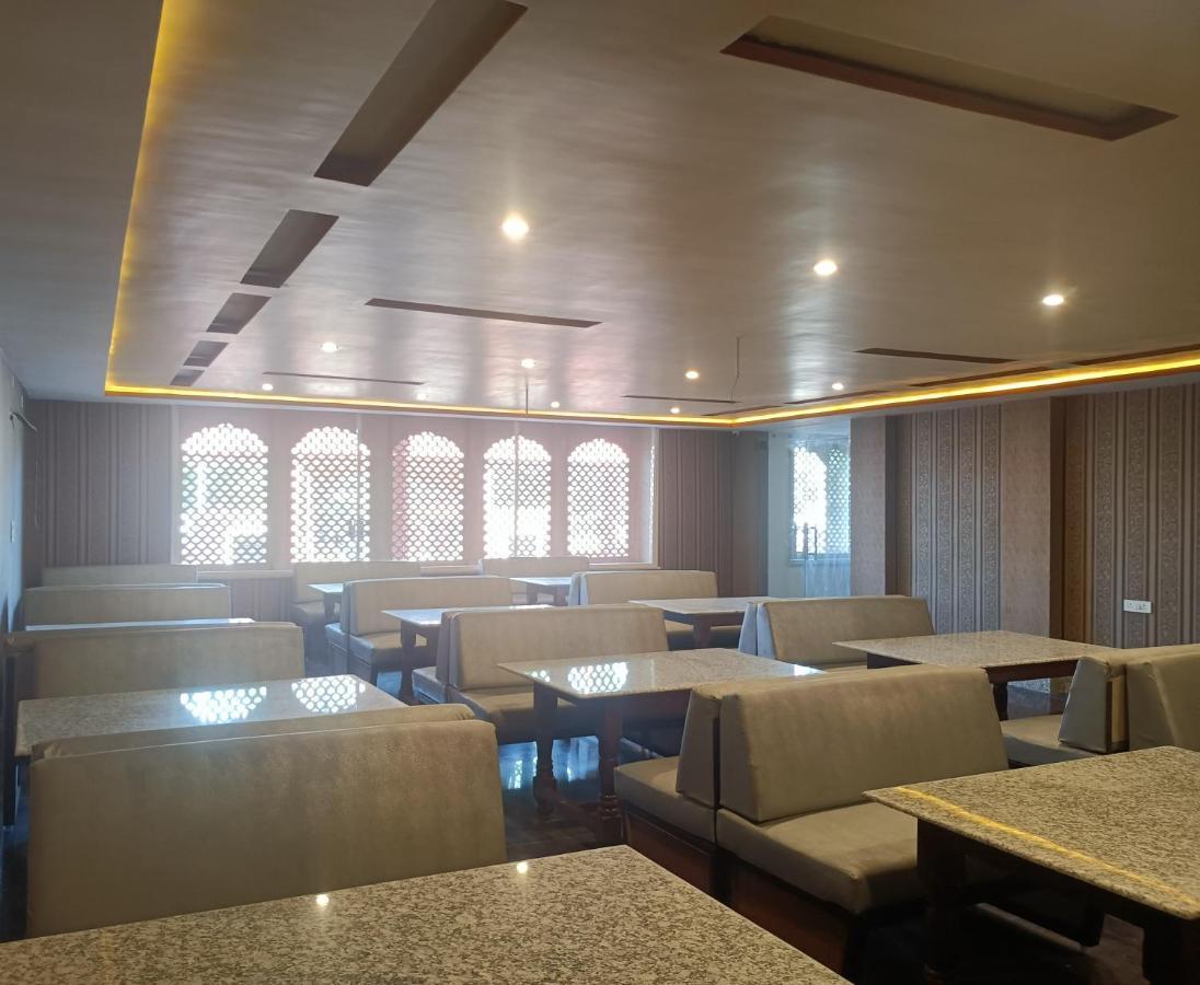 Hotel Rajwada palace Orchha Bagian luar foto