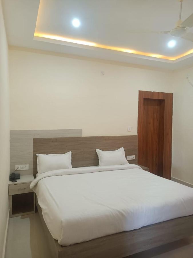 Hotel Rajwada palace Orchha Bagian luar foto