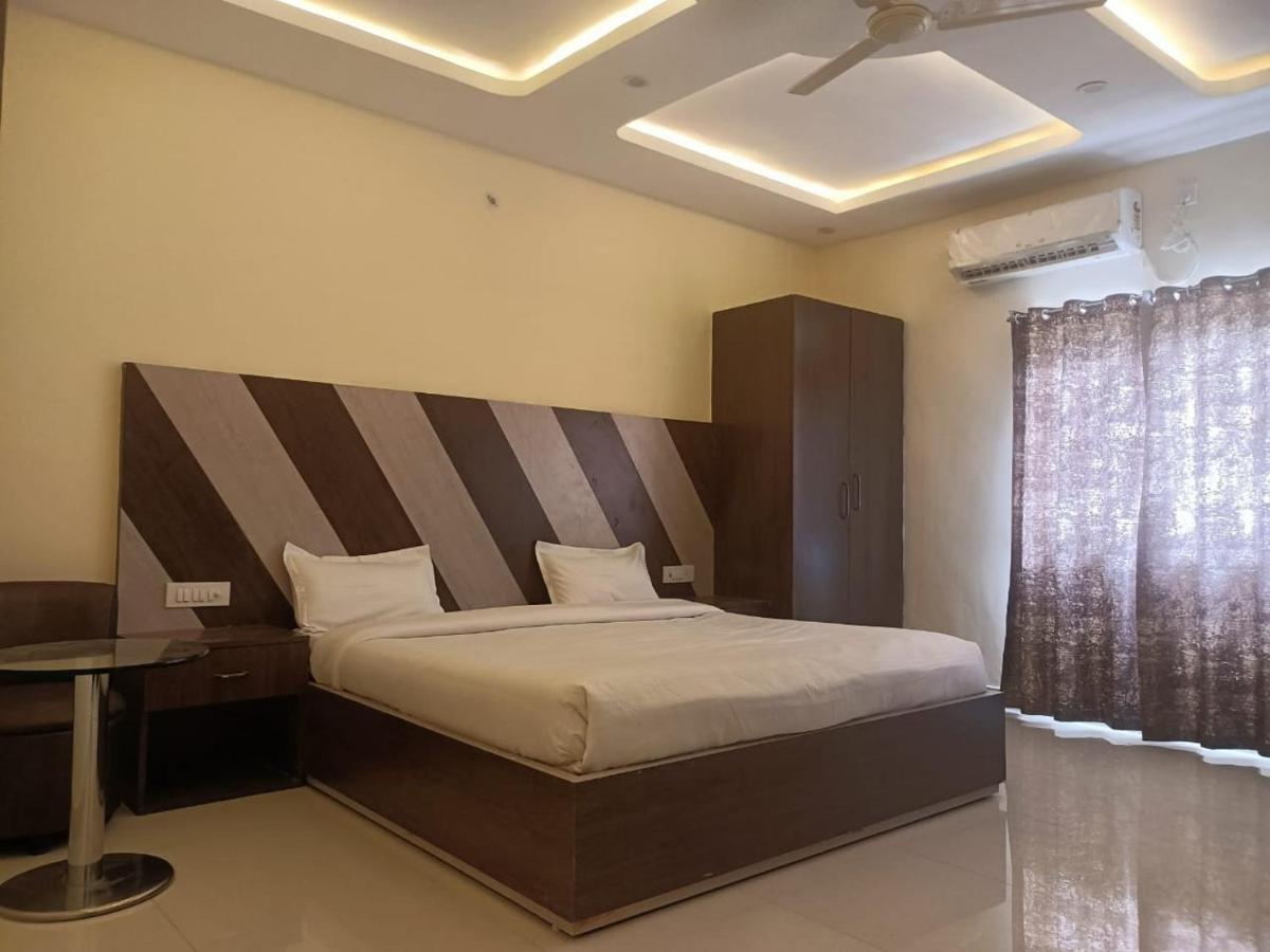 Hotel Rajwada palace Orchha Bagian luar foto