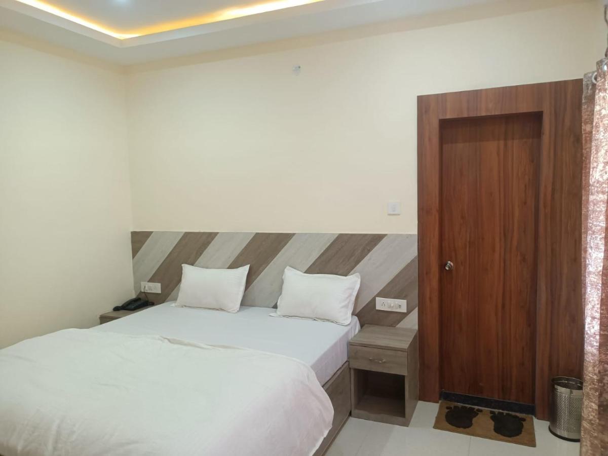 Hotel Rajwada palace Orchha Bagian luar foto