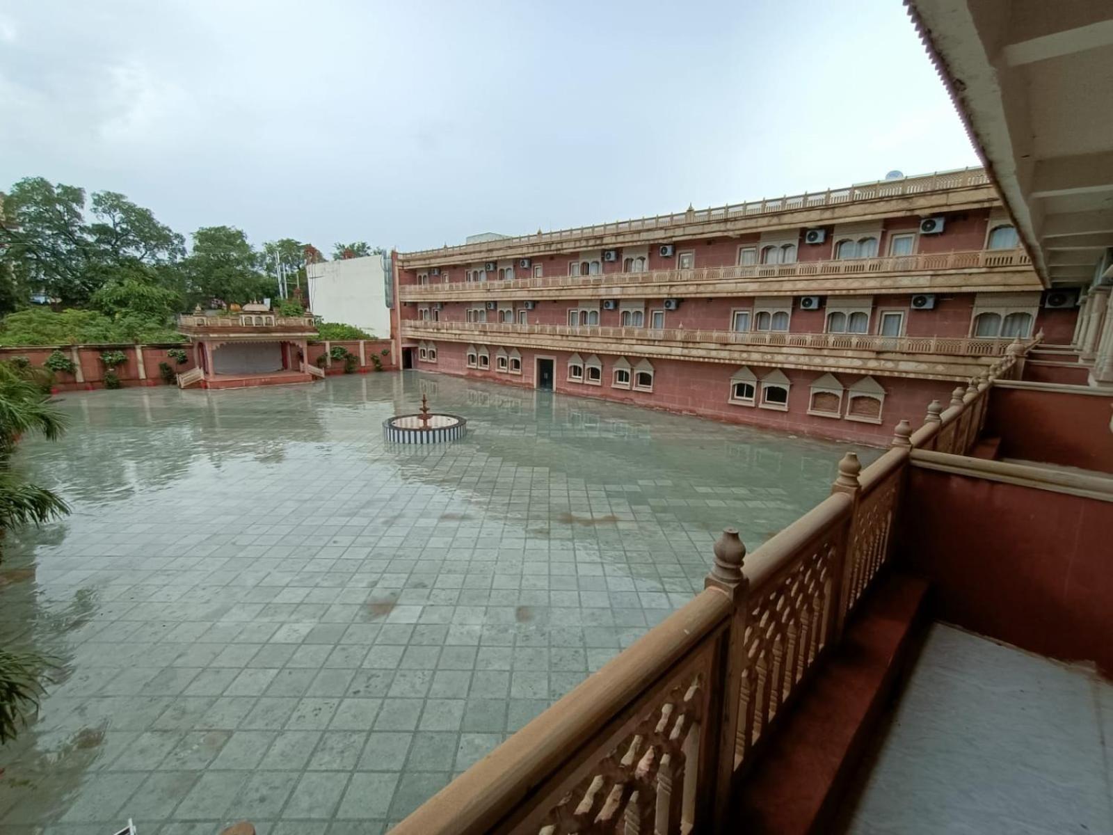 Hotel Rajwada palace Orchha Bagian luar foto